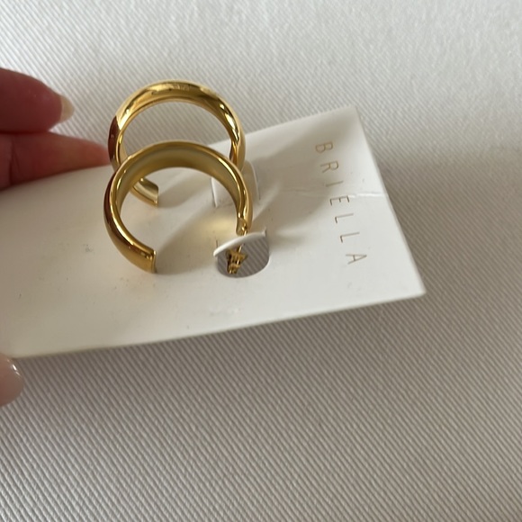 **COPY** Mejuri Chunky Gold Hoops - Picture 5 of 10